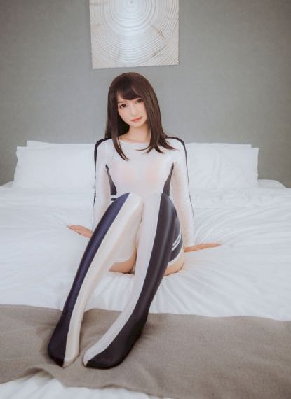 欧美精品15p_720免费在线播放