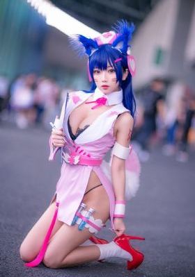 美女总监缠上我_HD日韩电影在线